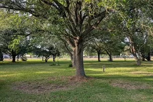 2567 Avenue D, Dickinson, TX 77539 - Photo 33