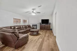 1491 Pecan Valley Dr, Wharton, TX 77488 - Photo 5