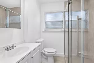 6717 Sharpcrest St, Houston, TX 77074 - Photo 7