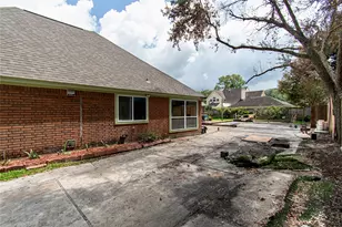 11727 Mighty Redwood Dr, Pasadena, TX 77059 - Photo 9