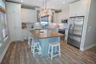 972 Pelican Ln, Crystal Beach, TX 77650 - Photo 11