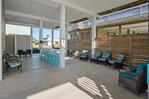 972 Pelican Ln, Crystal Beach, TX 77650 - Photo 7