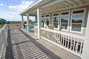 972 Pelican Ln, Crystal Beach, TX 77650 - Photo 9