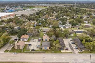 4027 Briarglen Dr, Dickinson, TX 77539 - Photo 33