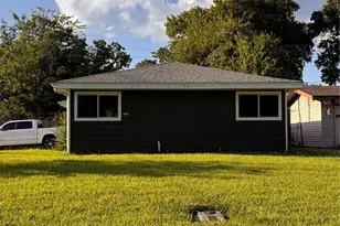 3890 Bristol Dr, Beaumont, TX 77707 - Photo 5