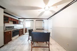 10418 Burman St, Houston, TX 77029 - Photo 9