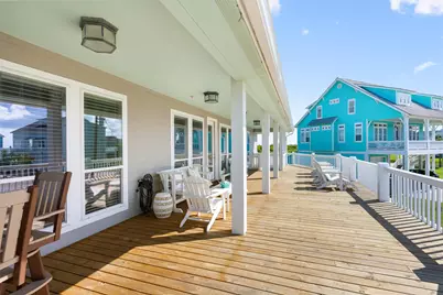 713 Sara Way, Crystal Beach, TX 77650 - Photo 9