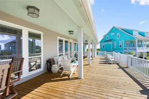 713 Sara Way, Crystal Beach, TX 77650 - Photo 9