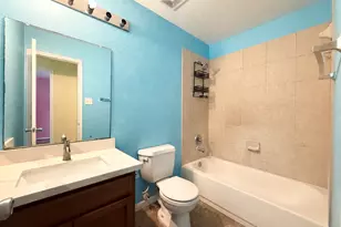 910 Staffordale Manor Ln, Houston, TX 77047 - Photo 13