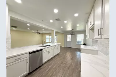 910 Staffordale Manor Lane, Houston, TX 77047 - Photo 3
