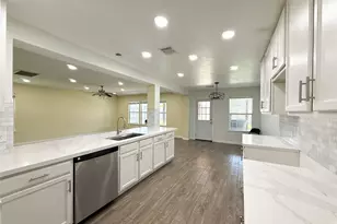 910 Staffordale Manor Ln, Houston, TX 77047 - Photo 3