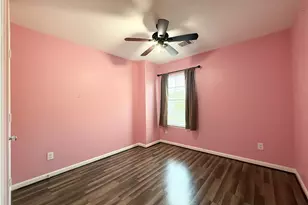 910 Staffordale Manor Ln, Houston, TX 77047 - Photo 11