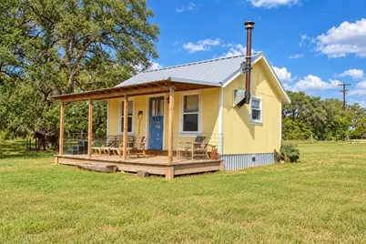 2491 E Fannin Street, Goliad, TX 77963 - Photo 1