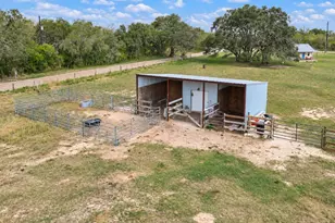 2491 E Fannin St, Goliad, TX 77963 - Photo 21