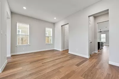 2521 S Houston Avenue, Pearland, TX 77581 - Photo 9