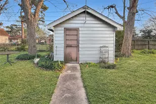 409 Midway Dr, Baytown, TX 77521 - Photo 29