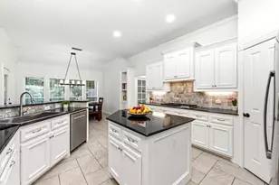 130 E Fairbranch Cir, The Woodlands, TX 77382 - Photo 21