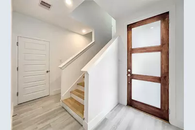7711 Westside Villas Lane, Houston, TX 77055 - Photo 5