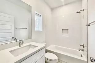 7711 Westside Villas Ln, Houston, TX 77055 - Photo 7