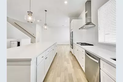 7711 Westside Villas Lane, Houston, TX 77055 - Photo 15