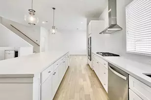 7711 Westside Villas Ln, Houston, TX 77055 - Photo 15