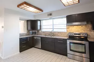 2627 The Highlands Dr, Sugar Land, TX 77478 - Photo 9