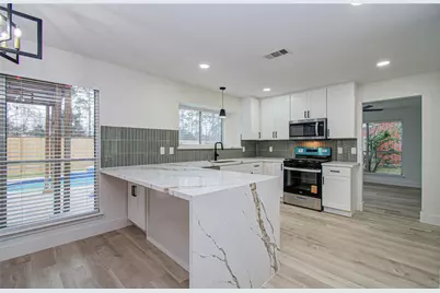 2211 S Mission Circle, Friendswood, TX 77546 - Photo 11