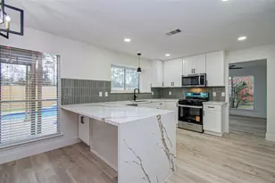 2211 S Mission Cir, Friendswood, TX 77546 - Photo 11