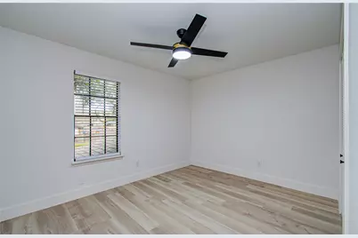 2211 S Mission Circle, Friendswood, TX 77546 - Photo 23