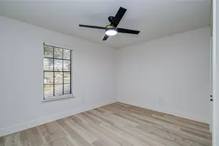 2211 S Mission Cir, Friendswood, TX 77546 - Photo 23