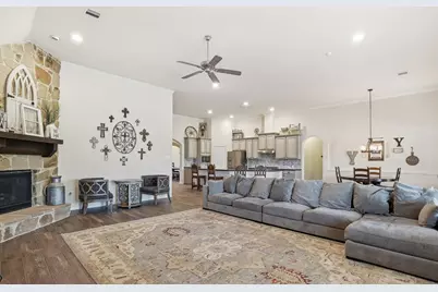 4115 Broadmoor Drive, Mont Belvieu, TX 77523 - Photo 9