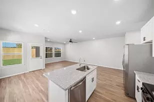 214 W Lewis St, Conroe, TX 77301 - Photo 5