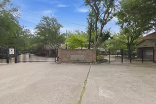 9400 Doliver Dr, Houston, TX 77063 - Photo 29