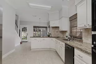 31 N Duskwood Pl, The Woodlands, TX 77381 - Photo 9