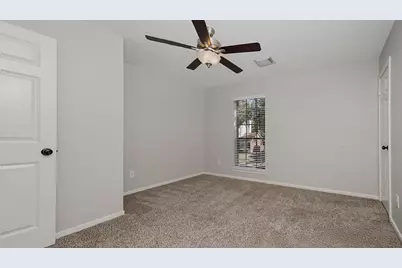 31 N Duskwood Place, The Woodlands, TX 77381 - Photo 17
