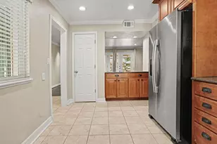 16506 Diana Ln, Houston, TX 77062 - Photo 7