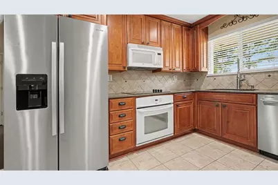 16506 Diana Lane, Houston, TX 77062 - Photo 5