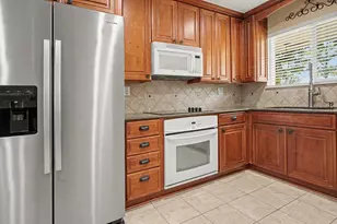 16506 Diana Ln, Houston, TX 77062 - Photo 5