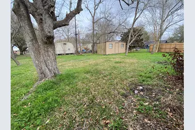 802 Mable Avenue, El Campo, TX 77437 - Photo 3