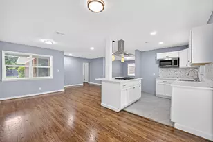 11226 Huggins Dr, Houston, TX 77035 - Photo 9
