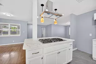 11226 Huggins Dr, Houston, TX 77035 - Photo 11