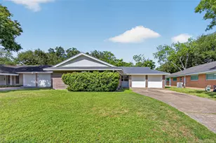 11226 Huggins Dr, Houston, TX 77035 - Photo 3