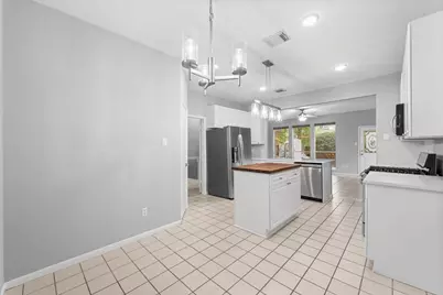 17 E Willowwood Court, The Woodlands, TX 77381 - Photo 17