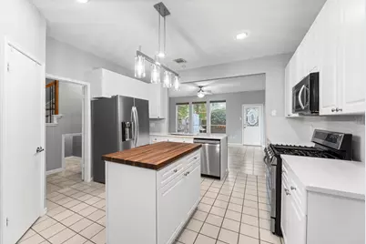 17 E Willowwood Court, The Woodlands, TX 77381 - Photo 13