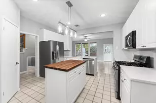 17 E Willowwood Ct, The Woodlands, TX 77381 - Photo 13