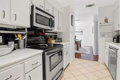 2829 Timmons Lane #228, Houston, TX 77027 - Photo 9