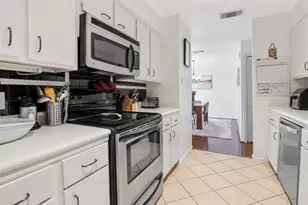 2829 Timmons Ln, Houston, TX 77027 - Photo 9