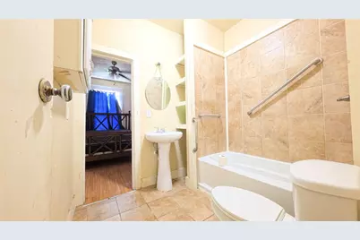 3121 Avenue N 1/2, Galveston, TX 77550 - Photo 9