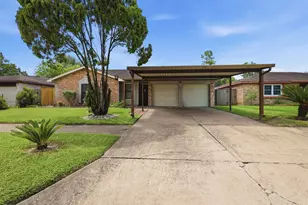 5065 E Ridge Creek Dr, Houston, TX 77053 - Photo 1
