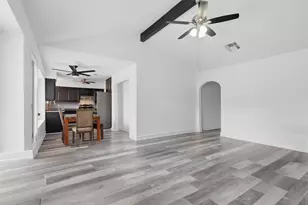 5065 E Ridge Creek Dr, Houston, TX 77053 - Photo 5